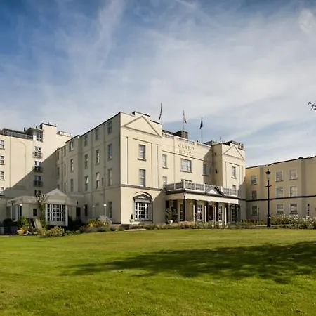 Hotel The Grand